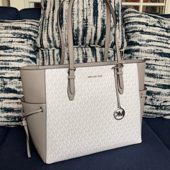 Michael Kors Gilly Large Drawstring Travel Tote Bag MK Bright White - Picture 8 of 16